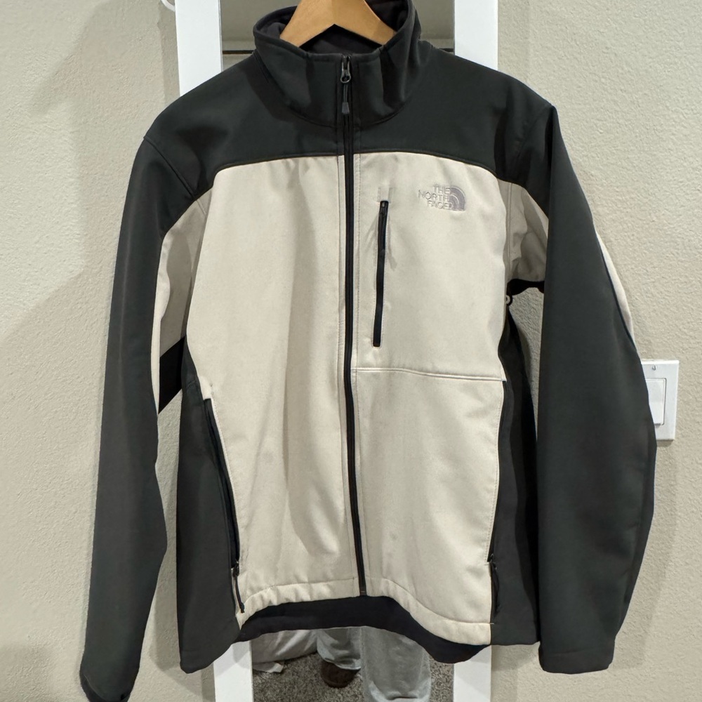 North Face Men’s Jacket Size Medium Excellent condition
